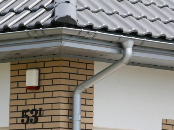 Z czego składa się system rynnowy